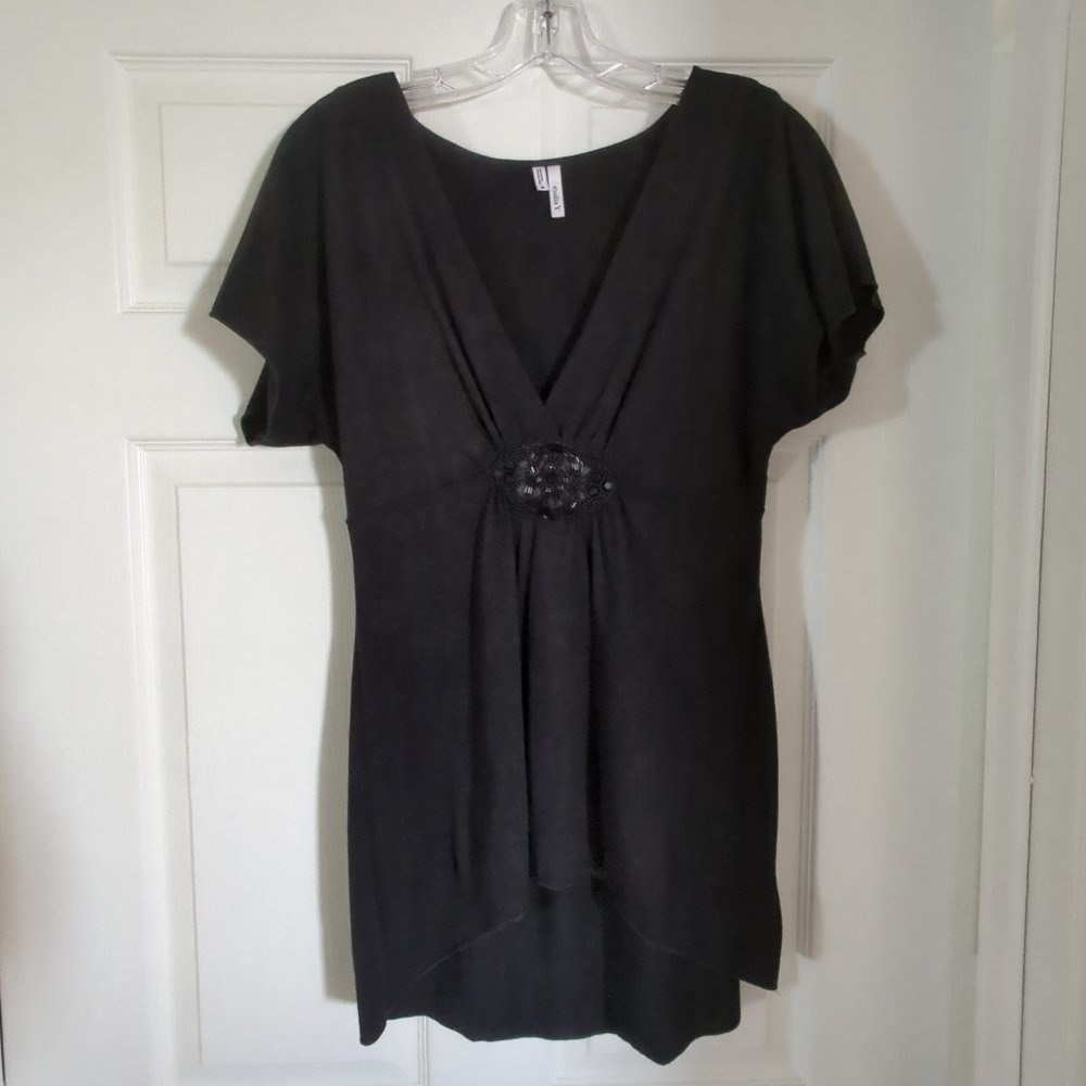 NWOT - black short sleeve tunic style beaded top v neck size M